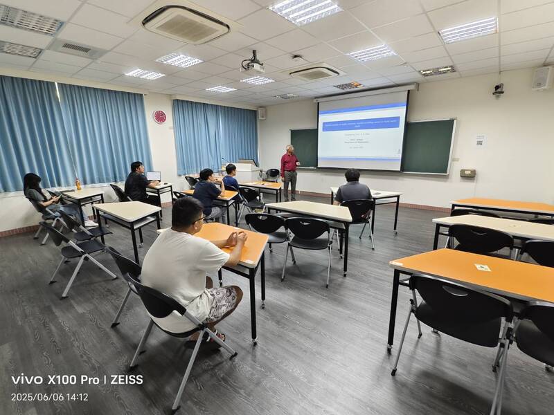 【學術交流】邀請印度學者Prof. Asoke Kumar Dhar 來台進行學術交流圖片